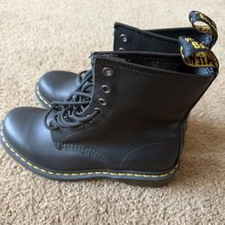 Dr. Martens 