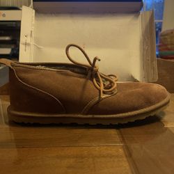 Men’s Size 9 UGG Shoe