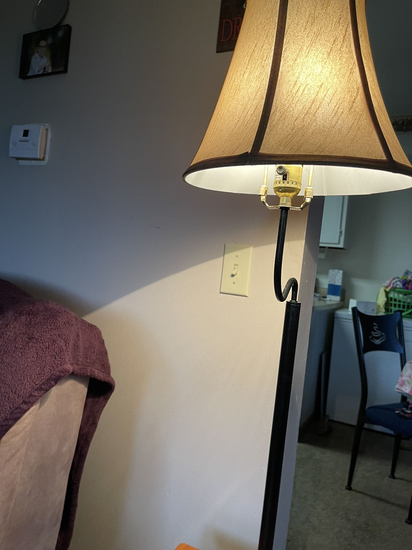 Table Lamp With Storage! Gold Sparkle Shade & Magazine Rack!