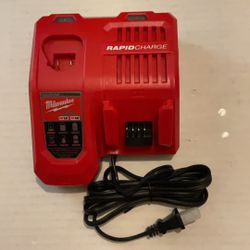 Brand New Milwaukee M18 Rapid Charger for 12 and 18 Volts Batteries.        60 Firme en Precio.       60 Firm on Price.