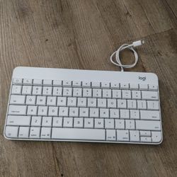 Logitech Wired Keyboard For iPad (Model: Y-B0006) For Sale 