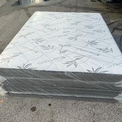 NEW MATTRESS QUEEN SIZE PLUSH WITH BOX SPRING 
