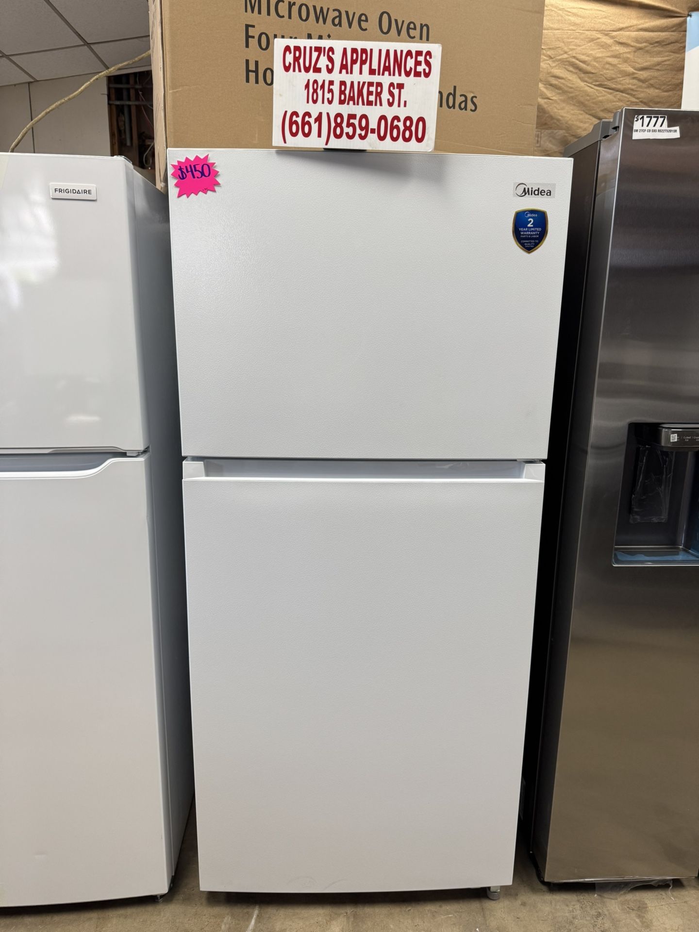 Midea Fingerprint Resistant 18.1-cu ft Top-Freezer Refrigerator ( White ) Garage Ready ENERGY STAR