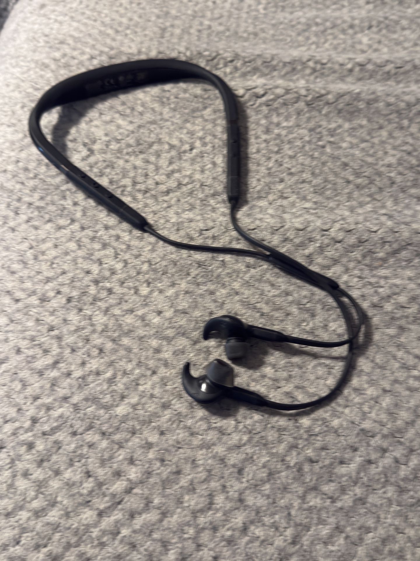 Jabra Elite 65e Wireless Noise Cancelling In-Ear Headphones Needs New Ear Tips