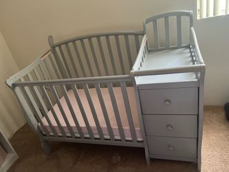 Gray Baby Crib for Sale – Like New