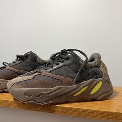 Adidas Yeezy Boost 700