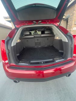 Cadillac 2014 SRX Luxury low miles excellent condition