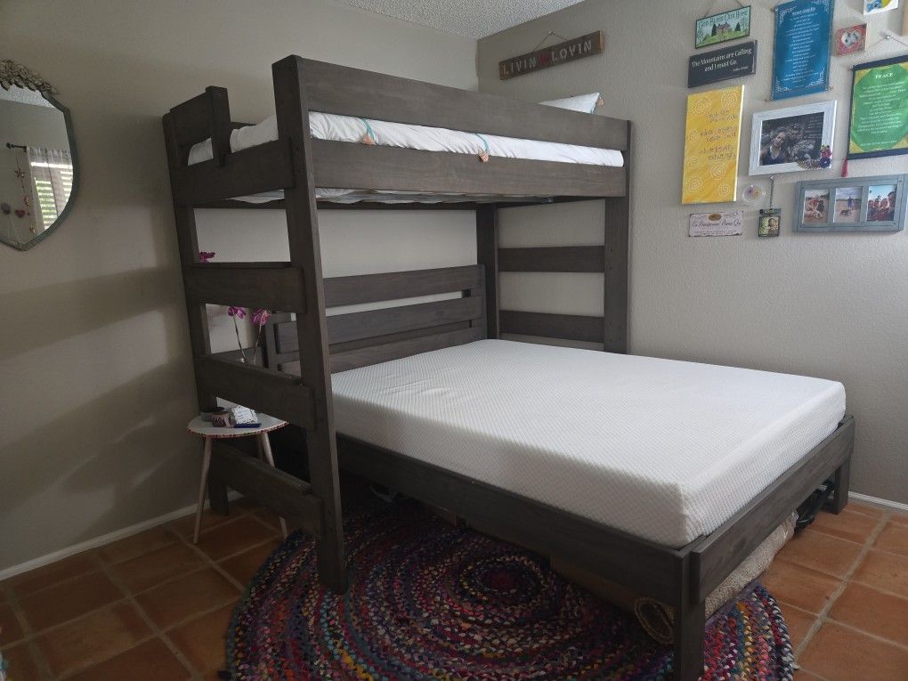 Beautiful Twin Over Queen Bunk Set. Like New.