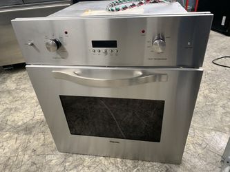 27” viking single wall oven in stainless steel
