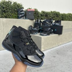 Gamma 11s  Men Size. 7.5 13              Jordan 11s 