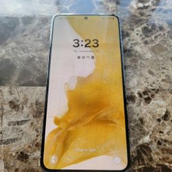 LIKE NEW Fully Unlocked Galaxy S22 128GB WITH BOX