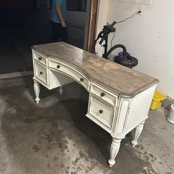 Make up desk