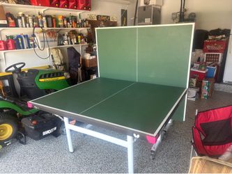 PING PONG TABLE