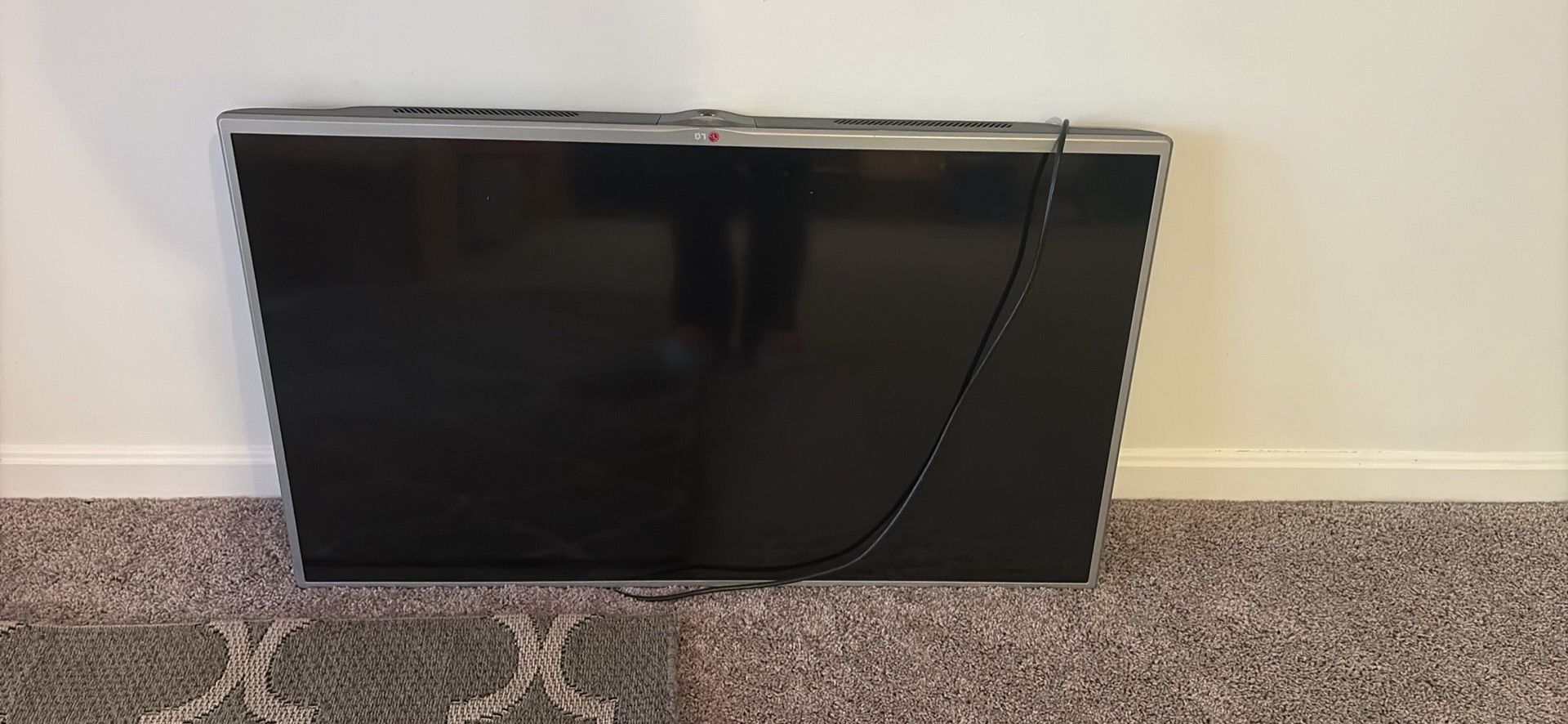 50 inch tv w/universal remote and blue ray player