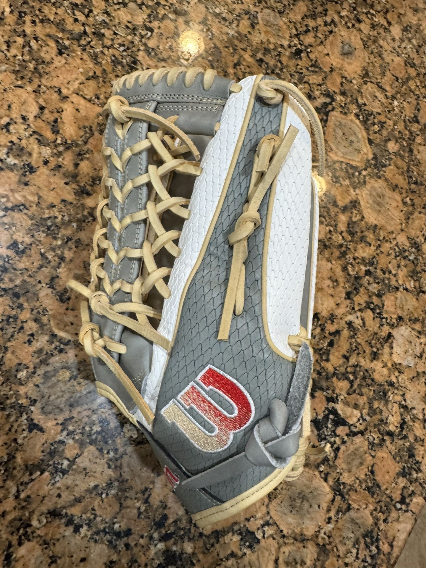 Wilson 2023 Fastpitch Outfield Glove