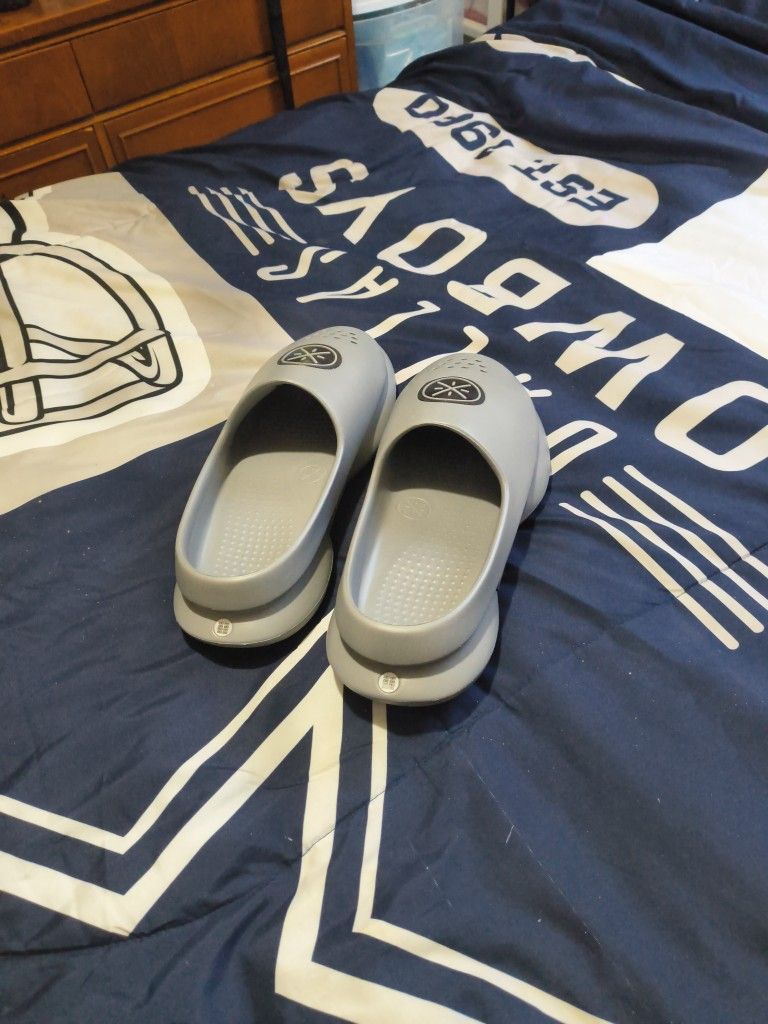 Dwyane Wade Slides Size 13 Never Been Worn Still Has Box Come Get Them