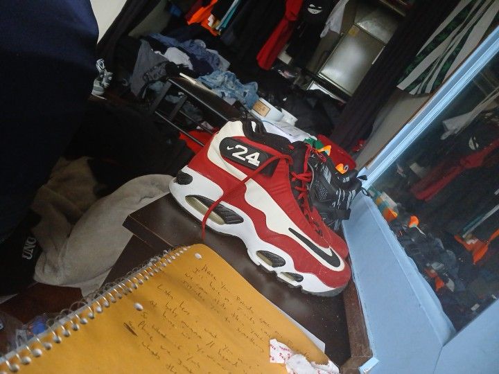 SIZE 10.5M