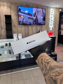 Brand New Apple Watch SE 2nd GEN WiFi + Cellular - Starlight (Unlocked) + Warranty