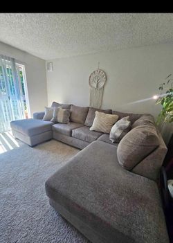 Large Grey Sectional Sofa Couch with Chaise

Excellent Condition