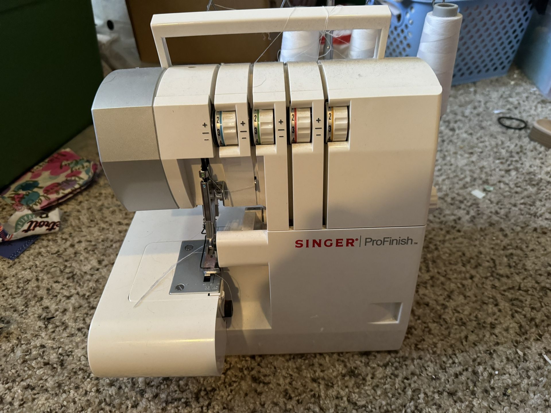 Singer Pro Finish. Serger machine. 