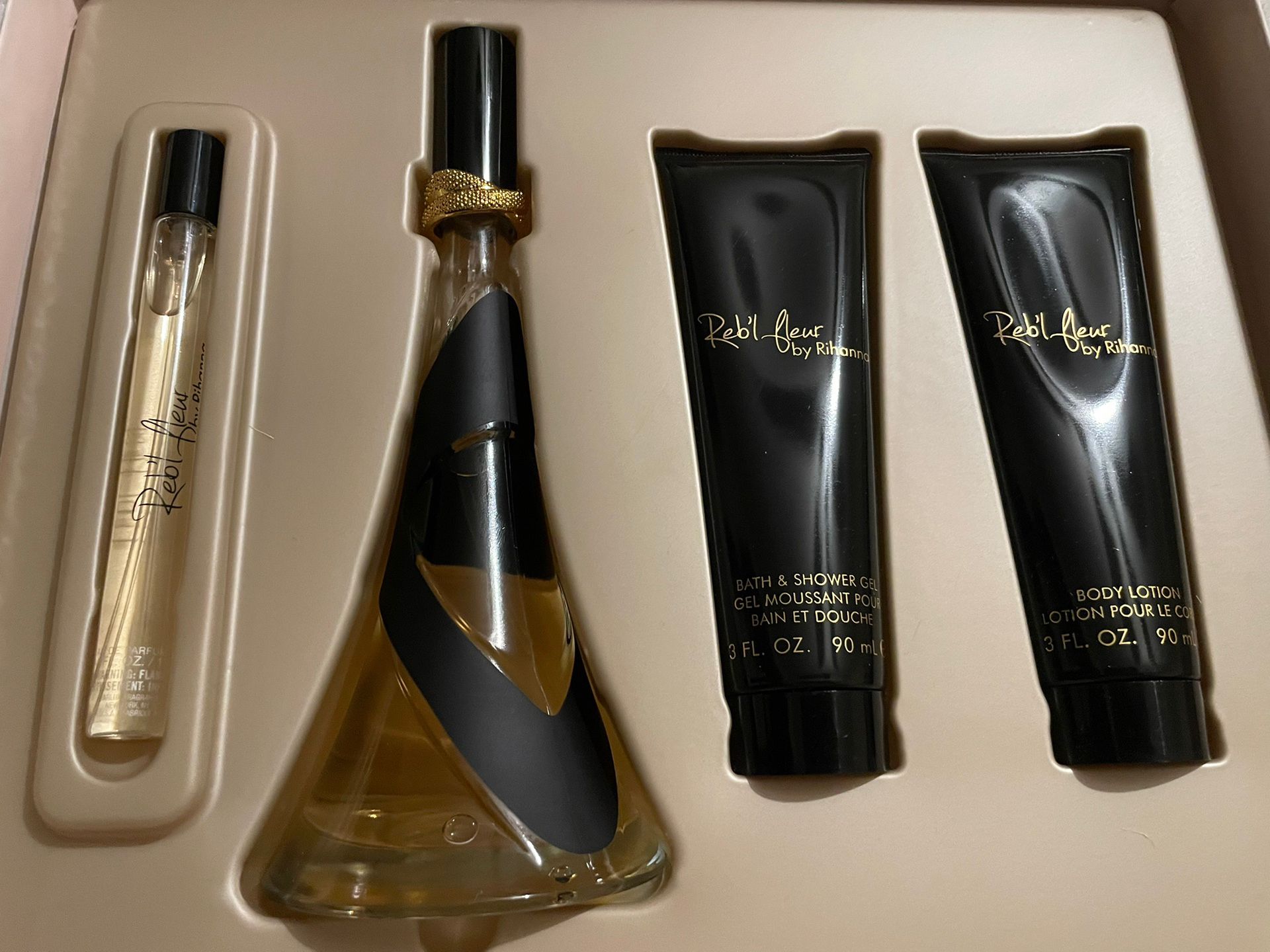 Reb'l Fleur by Rihanna Gift Set Perfume
