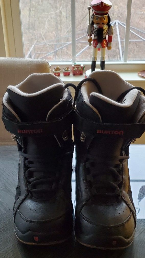 Snowboard Boots (Burton, Kids Size 6)