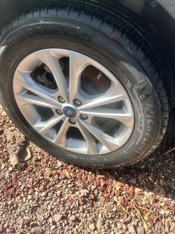 Michelin tires and rims set of 4 size 235/55R17 great condition good threads w/TPMS came out of 2018 ford escape