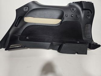 RIGHT SIDE BACK 3RD ROW MOLDING W/CUP HOLDER