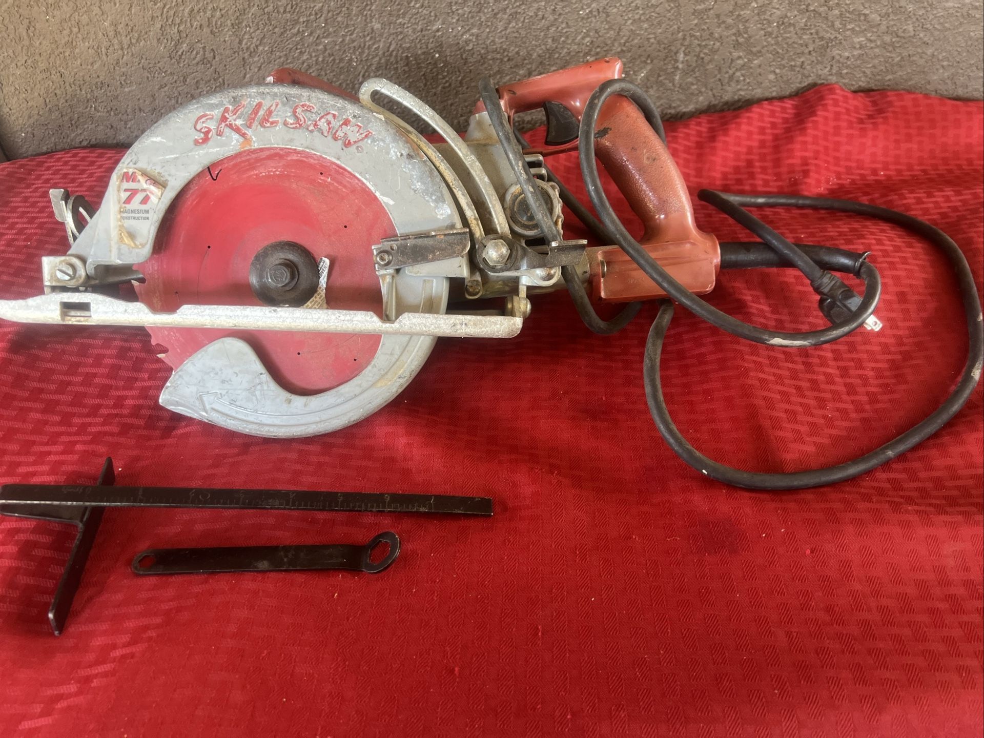 SKILSAW Worm Drive Circular Saw Mag 77 HD77M Tested