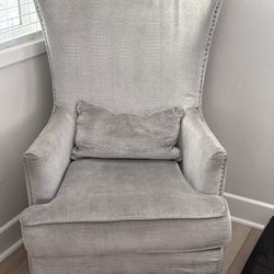 Beautiful Wing Back accent Chair Grey/Silver