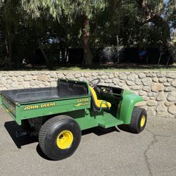 John Deere Gator