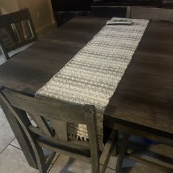 4 Pc. Dinning Set Tall, Wood Grain & It’s Almost New! Cushion Seats, Wood! Great Deal! 