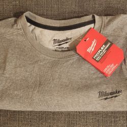 MILWAUKEE TSHIRT MENS SIZE (XL)