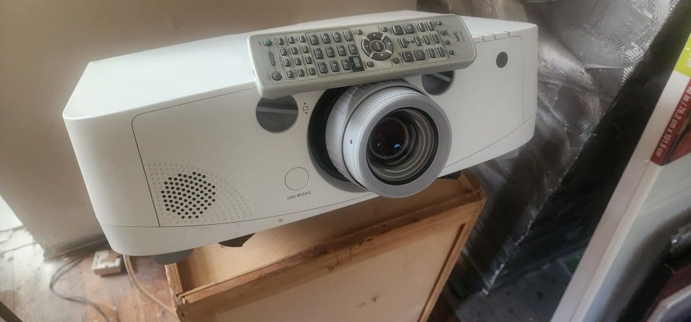 NEC PA550W Projector