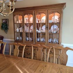 Thomasville Dining Table / chairs / China Cabinet