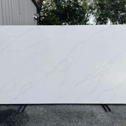 QUARTZ STONE SLABS SUPER JUMBO IN CALACATTA WAVE 📏Each slabs cover  75.7 sq.ft, Thickness 3 cm 🔥Price $1049 per Slab🔥 