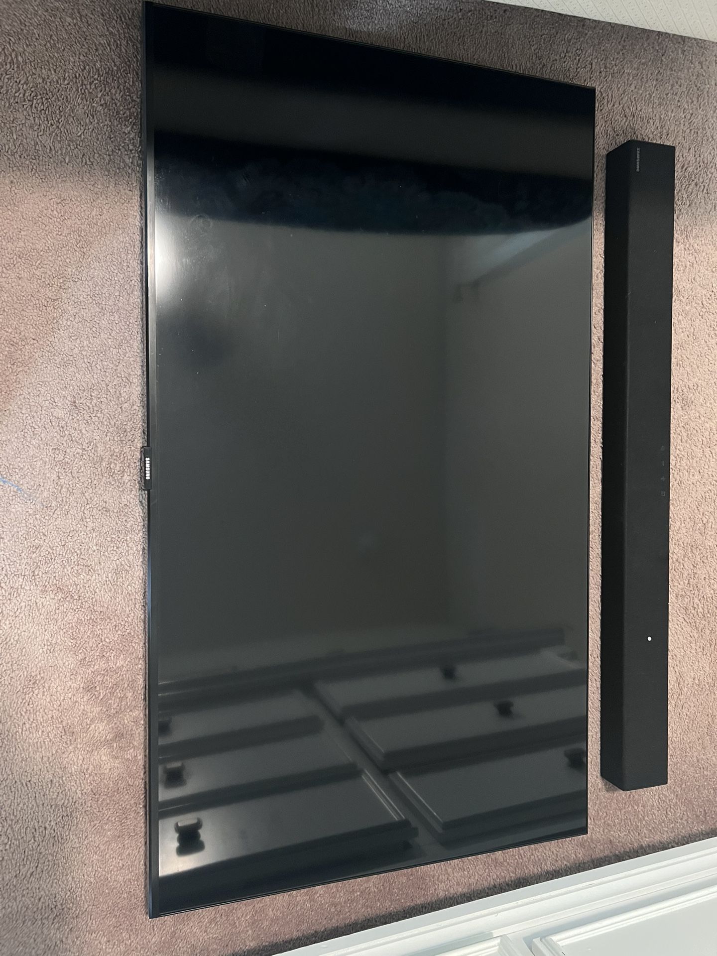 Samsung TV (43”) and soundbar 