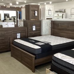 Juararo 4pc King Panel Bed Set