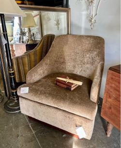 SALE! NOW $250!! AMAZING ANTIQUE ARMCHAIR