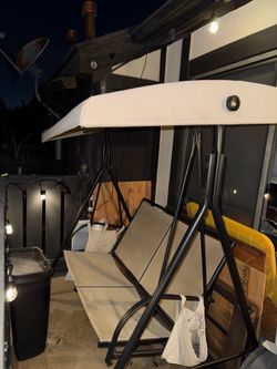 Outdoor patio swing