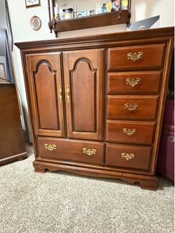Free cabinet/dresser