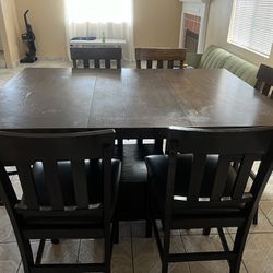 Kitchen table With 6 Chairs 