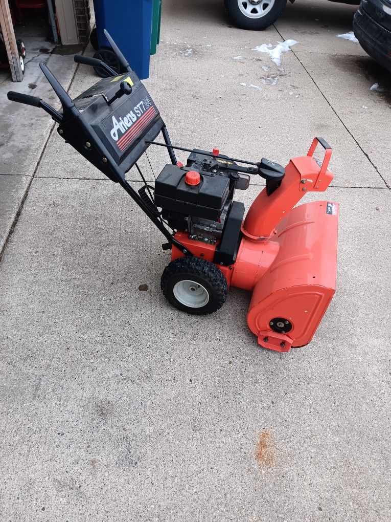 Snowblower for sale two stage. Straight gas no mixing. 23 Mile and card Macomb Township Michigan