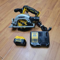 DEWALT 12V 5 3/8" CIRCULAR SAW WITH 12V 5AH BATTERY AND CHARGER PERFECT CONDITION 