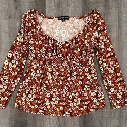 Junior’s Small Buttery Soft Almost Famous Floral Peasant Top