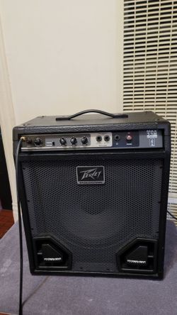 PEAVEY MAX 112 TRANSTUBE BASS COMBO AMPLIFIER 35 WATTS 1X12 SPEAKER IN BLACK COLOR.