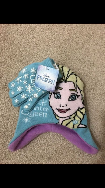 Brand new frozen hat and gloves(one size) serious buyers only please