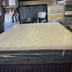 SALE 💥King Mattress Tempurpedic Proadapt Firm 💥 Delivery Available 🚚 Financing Available ✅