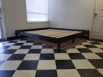 California King size bed frame - can DELIVER almost anywhere for $20 extra - gently used and in very good condition 😍