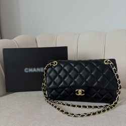 Women’s Black Purse With Chain